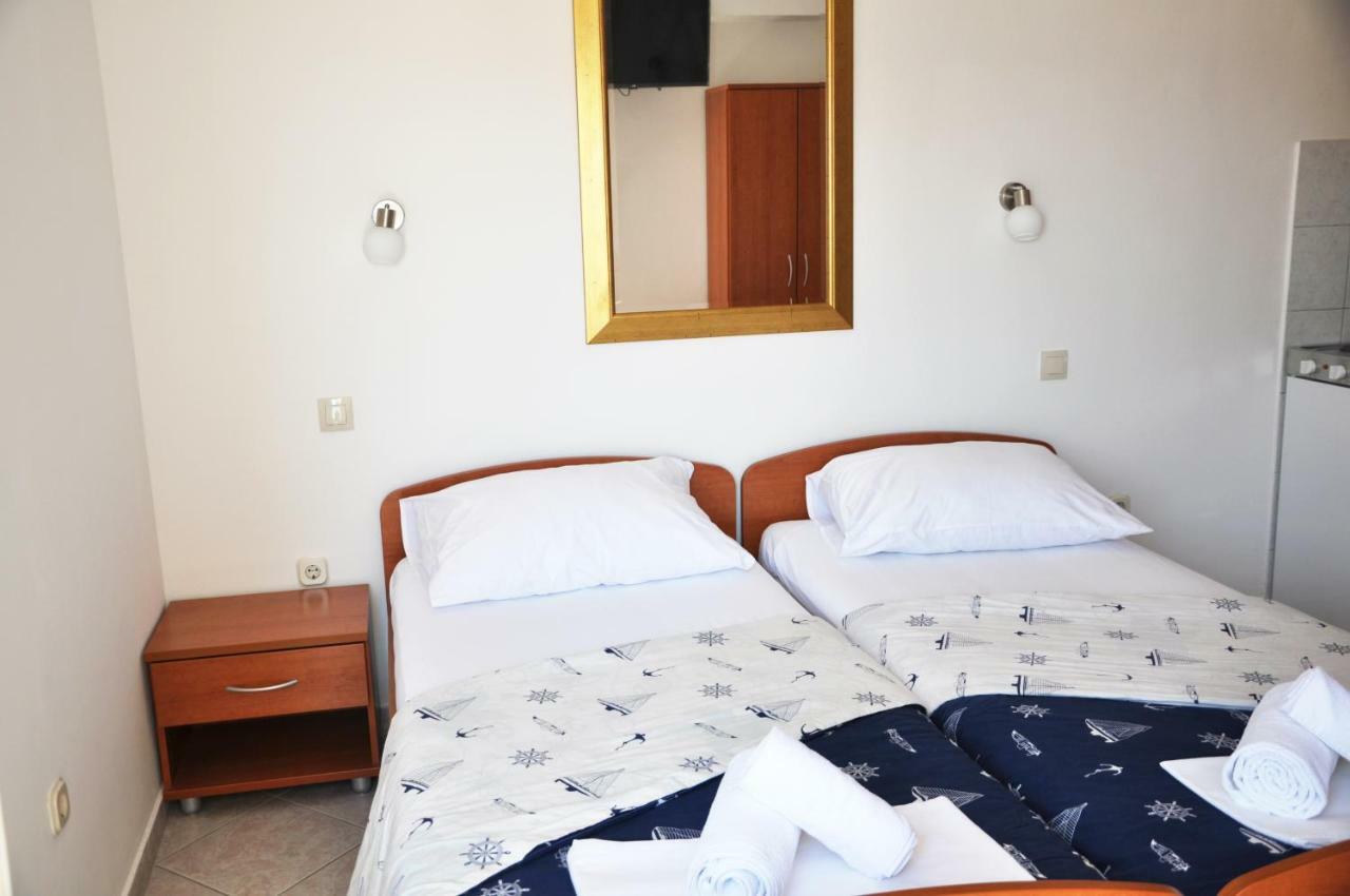 Sunrise Apartments And Studio Apartments Локва Рогозница Екстериор снимка