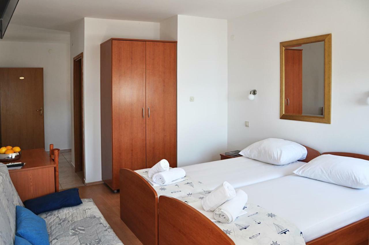 Sunrise Apartments And Studio Apartments Локва Рогозница Екстериор снимка